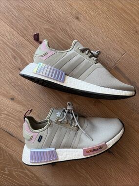 adidas women’s grey and Pink Accent Sneakers